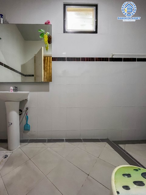 *****บ้านแฝดมือสองย่านนนทบุรี ม.ซื่อตรง รัตนาธิเบศร์ เนื้อที่กว้างขวางมากถึง 40 ตร.ว. ฟังก์ชัน 3 ห้องนอน 3 ห้องน้ำ ที่จอดรถ 1 คัน แถมฟรี! เครื่องปรับอากาศ 2 เครื่อง บนทำเลแห่งการเดินทาง ใกล้รถไฟฟ้าสายสีม่วง "สถานีไทรม้า" และทางด่วน "งามวงศ์วาน"